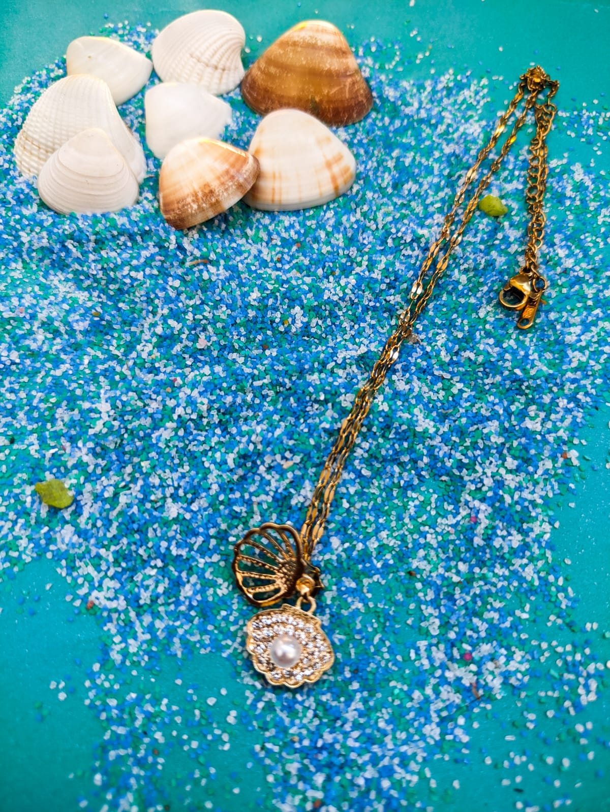 Feitos para brilhar com você sob o sol!
Nossos colares trazem a energia do verão em cada detalhe. Inspirados na natureza e no mar, eles são ideais para expressar sua essência com leveza, estilo e boas vibrações. 🌴💫